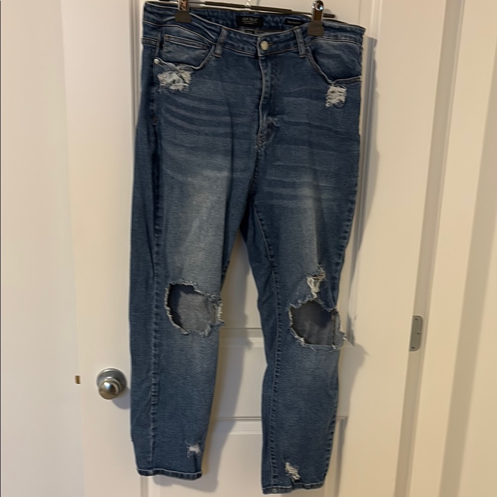 Judy Blue Distressed Jeans